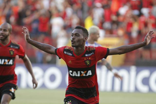Aps ressurgir no Sport na reta final da Srie A, o atacante Marquinhos dever ser procurado para renovar com o Leo; assim como Anselmo, ele pertence ao Internacional