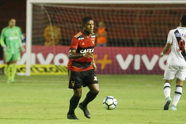 Pea fundamental do Sport na Srie A, o volante Anselmo pertence ao Internacional; ele interessa  diretoria do Leo