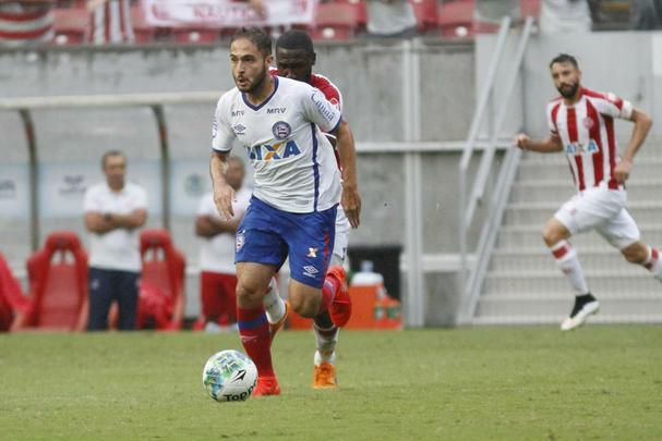 Após duas temporadas defendendo o Bahia, o meio-campista Régis, em princípio, retorna ao Sport em janeiro; ele tem contrato até o fim de 2018