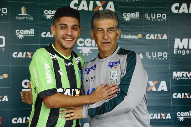 Campeão brasileiro da Série B pelo América-MG, o volante Neto Moura tem contrato com o Sport até maio de 2019