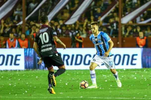 Bressan - Reserva do Grêmio, Bressan teve a redenção com a camisa tricolor aos disputa a final da Copa Libertadores contra o Lanús. O atleta teve seu contrato encerrado no fim de 2017, mas negocia uma renovação com o Tricolor de Porto Alegre