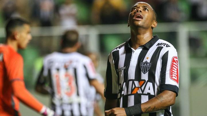 Robinho - Atacante teve o vínculo encerrado com o Atlético Mineiro e está livre no mercado. Ao 33 anos, o atleta ainda foi condenado por estupro pela justiça italiana e enfrenta resistência