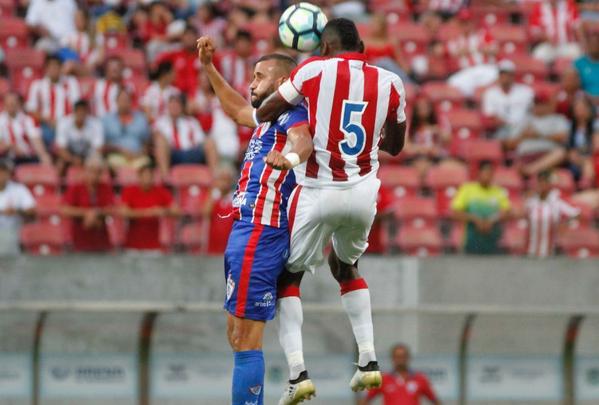 Timbu sofre em campo, mas consegue avanar nos pnaltis por 5 a 4, com duas defesas do goleiro Jefferson