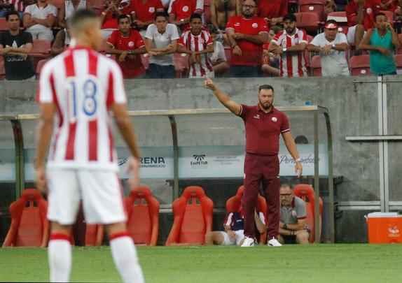 Timbu sofre em campo, mas consegue avanar nos pnaltis por 5 a 4, com duas defesas do goleiro Jefferson