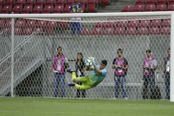 Jogadores do Nutico fazem festa aps avanarem nos pnaltis