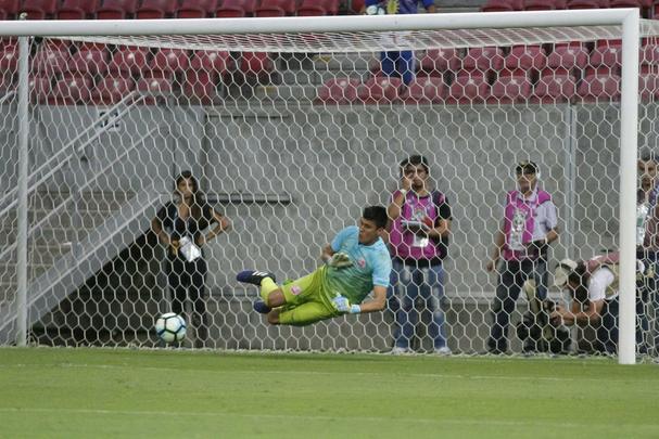 Jogadores do Nutico fazem festa aps avanarem nos pnaltis