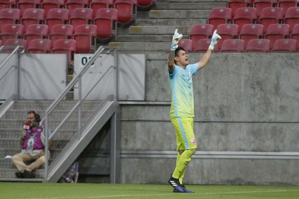 Jogadores do Nutico fazem festa aps avanarem nos pnaltis
