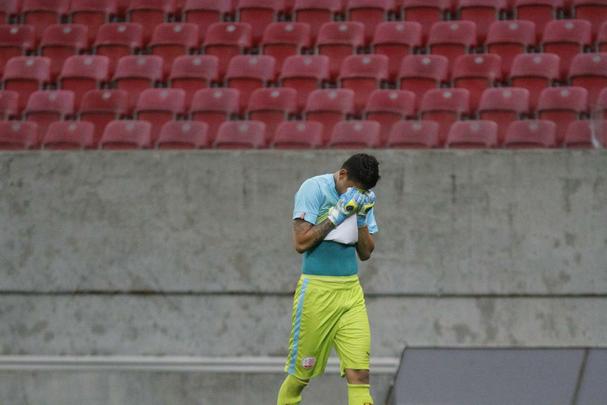 Jogadores do Nutico fazem festa aps avanarem nos pnaltis