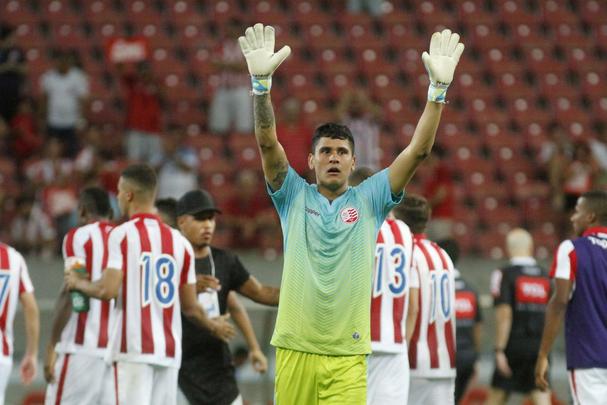 Jogadores do Nutico fazem festa aps avanarem nos pnaltis