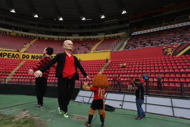 Sport recebeu o Atltico Tucumn na quarta edio da Taa Ariano Suassuna e apresentou o elenco para a temporada 2018. 
