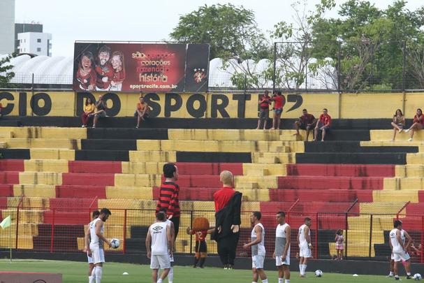 Sport recebeu o Atltico Tucumn na quarta edio da Taa Ariano Suassuna e apresentou o elenco para a temporada 2018. 