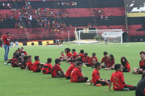 Sport recebeu o Atltico Tucumn na quarta edio da Taa Ariano Suassuna e apresentou o elenco para a temporada 2018. 