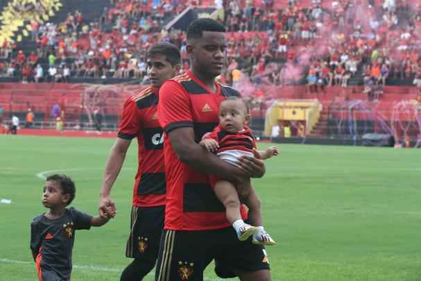 Sport recebeu o Atltico Tucumn na quarta edio da Taa Ariano Suassuna e apresentou o elenco para a temporada 2018. 