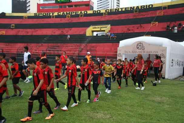 Sport recebeu o Atltico Tucumn na quarta edio da Taa Ariano Suassuna e apresentou o elenco para a temporada 2018. 