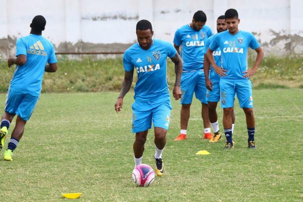 Elenco do Sport treina no campo da associação Cristo Rei, em Pesqueira. Neste sábado, volta a campo no Pernambucano diante do Afogados, na Ilha do Retiro