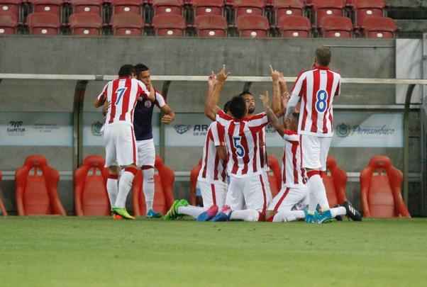 Jogando em casa na estreia do Estadual, Timbu pressionou a sada de bola do Mequinha desde o incio e conseguiu abrir o placar logo no incio, aos seis minutos, com Fernandinho.