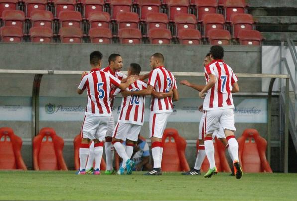 Jogando em casa na estreia do Estadual, Timbu pressionou a sada de bola do Mequinha desde o incio e conseguiu abrir o placar logo no incio, aos seis minutos, com Fernandinho.