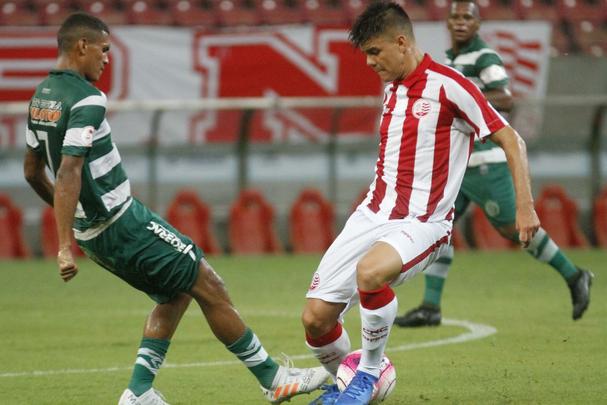 Com o zagueiro Camutanga expulso logo aos 12 da etapa complementar, o Nutico viu o Amrica pressionar e chegar ao empate, mais uma vez, novamente com Caxito. O jogo se encaminhava para o empate, at que Willian Gacho marcou o seu segundo no jogo, de falta, dando nmeros finais ao jogo: 3 a 2.