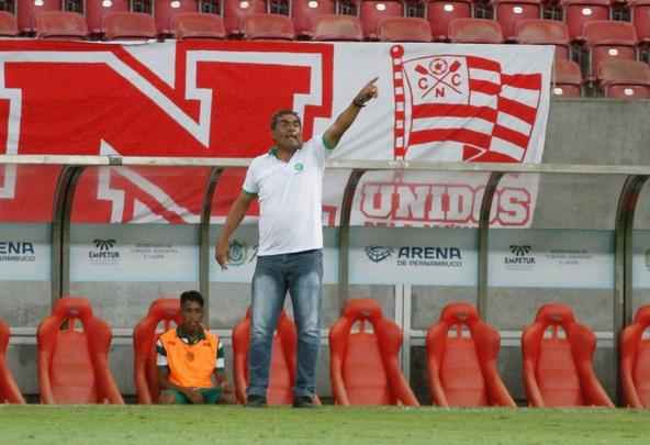 Com o zagueiro Camutanga expulso logo aos 12 da etapa complementar, o Nutico viu o Amrica pressionar e chegar ao empate, mais uma vez, novamente com Caxito. O jogo se encaminhava para o empate, at que Willian Gacho marcou o seu segundo no jogo, de falta, dando nmeros finais ao jogo: 3 a 2.