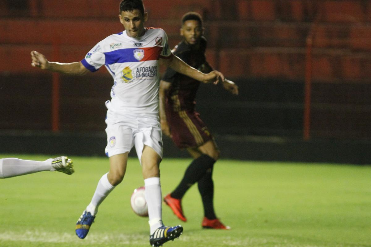 Em primeiro tempo movimentado, com direto a bola na trave e zagueiro adversrio cortando gol em cima da linha, Sport no conseguiu abrir o placar no primeiro tempo. Afogados teve boa posse de bola e arquitetou boas jogadas, mas no ofereceu muito perigo  meta de Magro na etapa inicial.