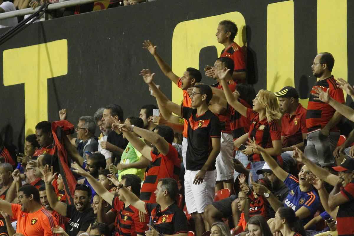 No intervalo, Nelsinho Batista sacou Andr e Lenis e lanou Thoms e Gabriel na equipe. A mudana surtiu efeito logo aos 5 minutos, quando Gabriel deixou Thoms livre para escorar a bola na rede.