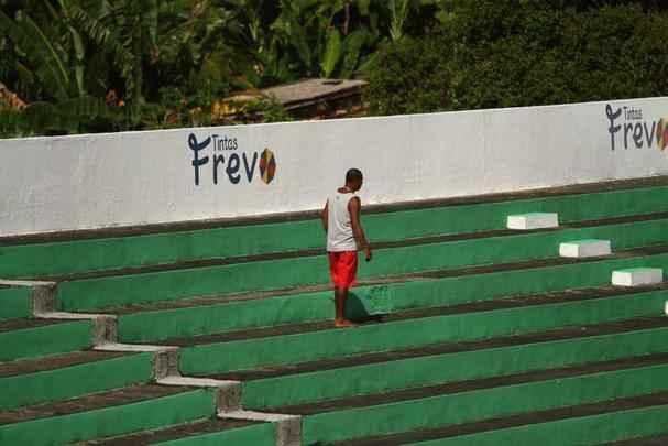 Torcedores de América e Santa Cruz fazem festa no estádio Ademir Cunha, em Paulista