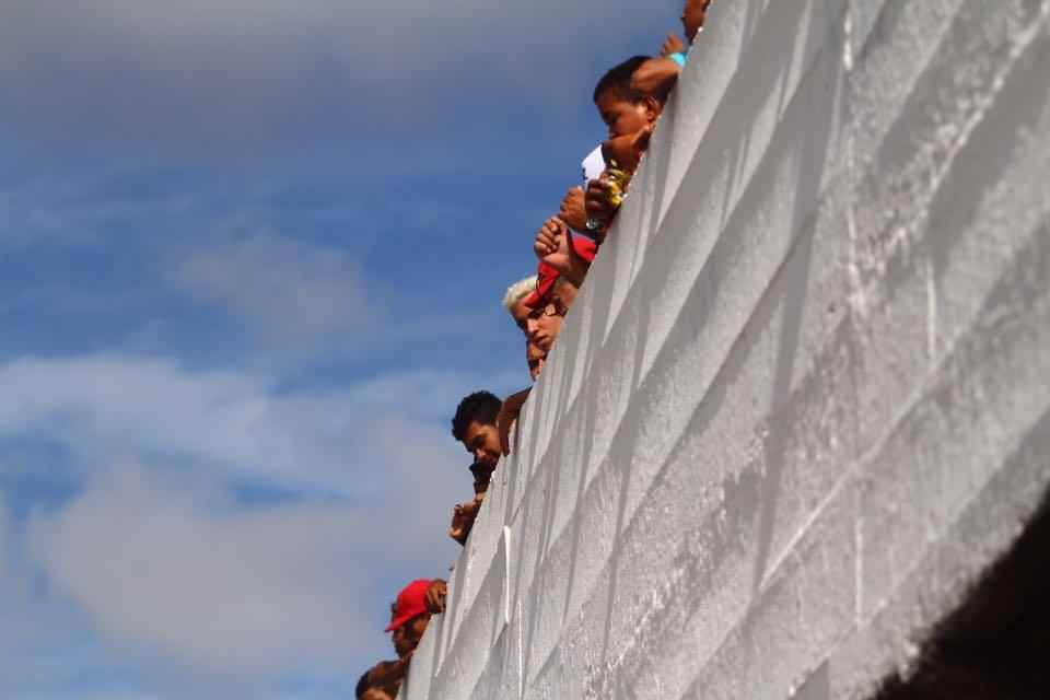 Torcedores de Amrica e Santa Cruz fazem festa no estdio Ademir Cunha, em Paulista