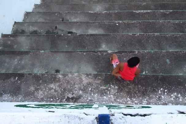 Torcedores de América e Santa Cruz fazem festa no estádio Ademir Cunha, em Paulista