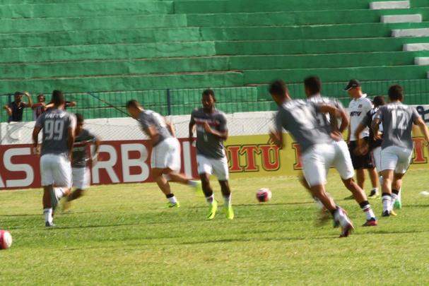 Torcedores de América e Santa Cruz fazem festa no estádio Ademir Cunha, em Paulista