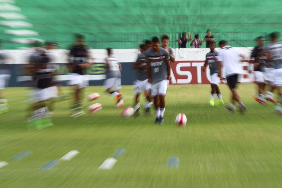 Torcedores de Amrica e Santa Cruz fazem festa no estdio Ademir Cunha, em Paulista
