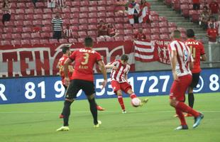 Com pblico bastante reduzido na Arena de Pernambuco, primeiro clssico do ano colocou Timbu e Leo em lados opostos. Na etapa inicial, Nutico conseguiu impor melhor a sua proposta de jogo e conseguiu a vantagem de 2 a 0 para o intervalo, com dois gols de Wallace Pernambucano.