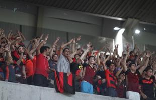 Com pblico bastante reduzido na Arena de Pernambuco, primeiro clssico do ano colocou Timbu e Leo em lados opostos. Na etapa inicial, Nutico conseguiu impor melhor a sua proposta de jogo e conseguiu a vantagem de 2 a 0 para o intervalo, com dois gols de Wallace Pernambucano.