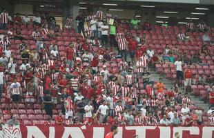 Com pblico bastante reduzido na Arena de Pernambuco, primeiro clssico do ano colocou Timbu e Leo em lados opostos. Na etapa inicial, Nutico conseguiu impor melhor a sua proposta de jogo e conseguiu a vantagem de 2 a 0 para o intervalo, com dois gols de Wallace Pernambucano.