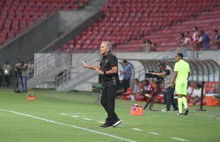 Com pblico bastante reduzido na Arena de Pernambuco, primeiro clssico do ano colocou Timbu e Leo em lados opostos. Na etapa inicial, Nutico conseguiu impor melhor a sua proposta de jogo e conseguiu a vantagem de 2 a 0 para o intervalo, com dois gols de Wallace Pernambucano.