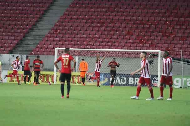 Na etapa final, o Sport pressionou mas no conseguiu superar a defesa bem postada do Nutico. Perto do final da partida, o jovem da base Tharcysio ainda marcou o terceiro gol do jogo, dando nmeros finais ao placar: 3 a 0.