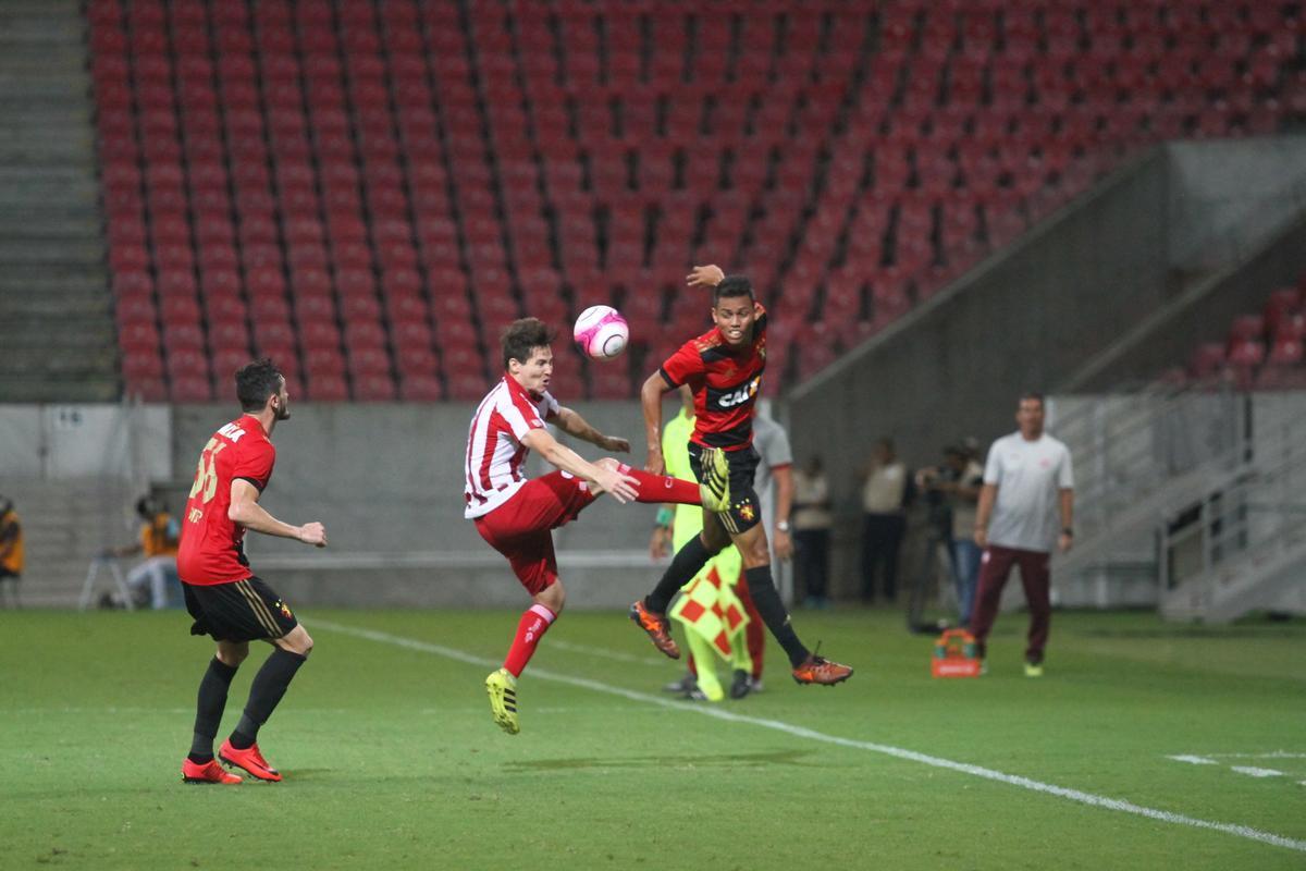 Na etapa final, o Sport pressionou mas no conseguiu superar a defesa bem postada do Nutico. Perto do final da partida, o jovem da base Tharcysio ainda marcou o terceiro gol do jogo, dando nmeros finais ao placar: 3 a 0.