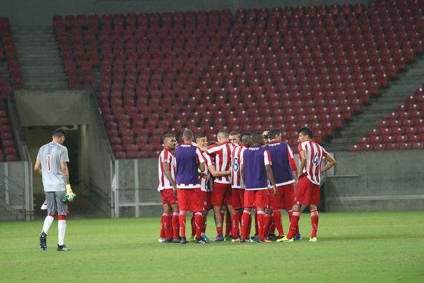 Na etapa final, o Sport pressionou mas no conseguiu superar a defesa bem postada do Nutico. Perto do final da partida, o jovem da base Tharcysio ainda marcou o terceiro gol do jogo, dando nmeros finais ao placar: 3 a 0.