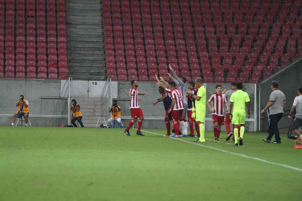 Na etapa final, o Sport pressionou mas no conseguiu superar a defesa bem postada do Nutico. Perto do final da partida, o jovem da base Tharcysio ainda marcou o terceiro gol do jogo, dando nmeros finais ao placar: 3 a 0.