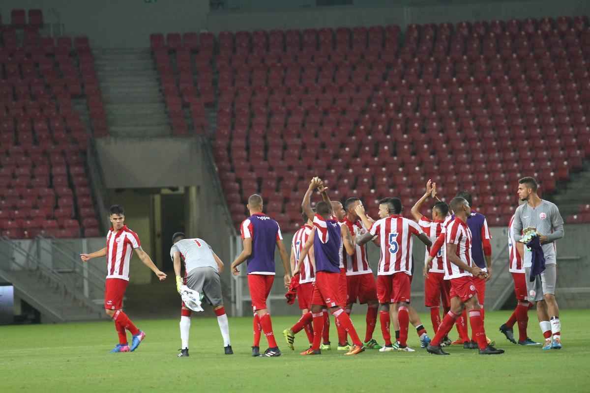 Na etapa final, o Sport pressionou mas no conseguiu superar a defesa bem postada do Nutico. Perto do final da partida, o jovem da base Tharcysio ainda marcou o terceiro gol do jogo, dando nmeros finais ao placar: 3 a 0.