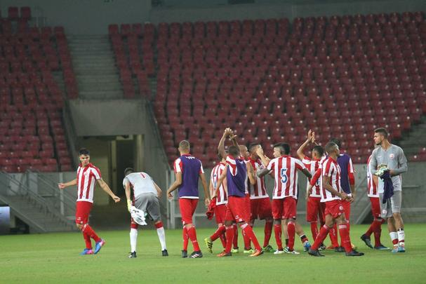 Na etapa final, o Sport pressionou mas no conseguiu superar a defesa bem postada do Nutico. Perto do final da partida, o jovem da base Tharcysio ainda marcou o terceiro gol do jogo, dando nmeros finais ao placar: 3 a 0.