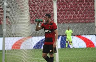 Com pblico bastante reduzido na Arena de Pernambuco, primeiro clssico do ano colocou Timbu e Leo em lados opostos. Na etapa inicial, Nutico conseguiu impor melhor a sua proposta de jogo e conseguiu a vantagem de 2 a 0 para o intervalo, com dois gols de Wallace Pernambucano.