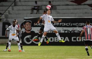 Com o pblico, mais uma vez, no Arruda, o Santa Cruz iniciou o jogo atacando o Central e teve duas boas oportunidades com Arthur e o estreante Vincius logo no comeo do primeiro tempo. Na presso, Tricolor saiu na frente do placar com gol de Arthur, de falta, aps a bola desviar na barreira e matar o goleiro do Central.