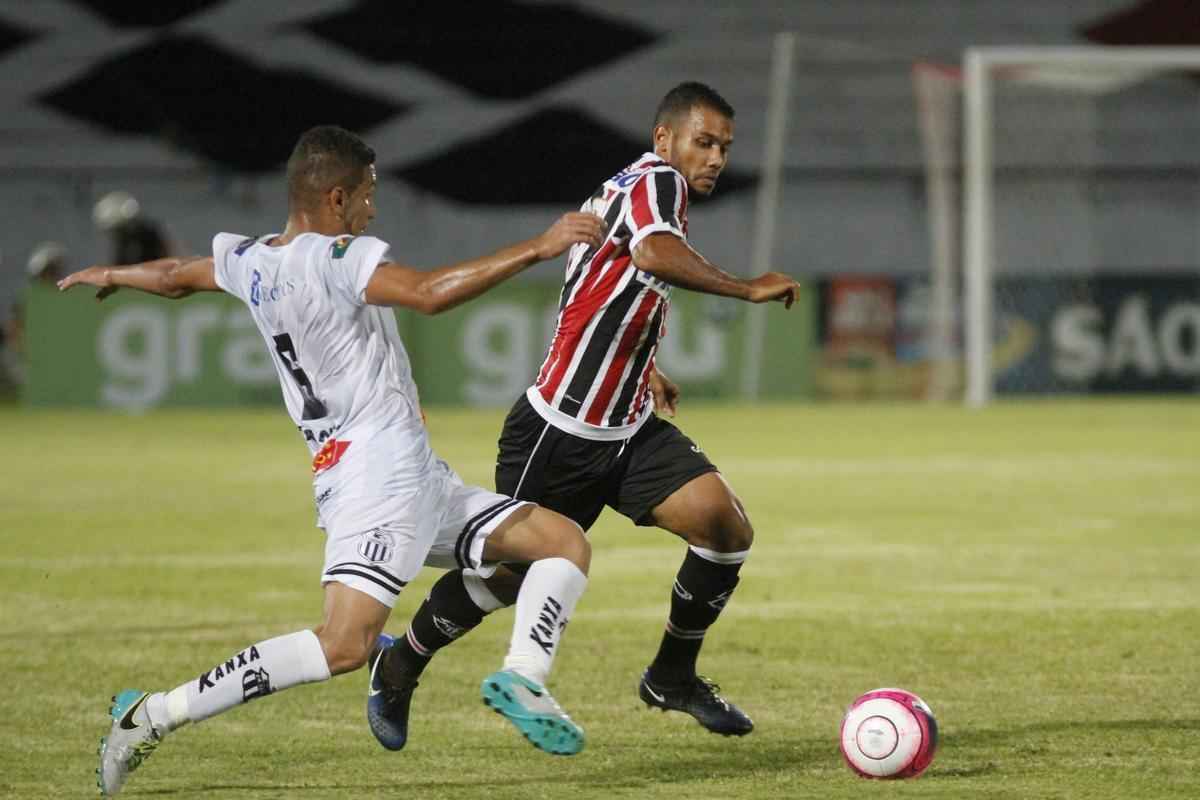 Na etapa complementar, o Santa Cruz caiu de ritmo e a Patativa se imps no jogo, dominando as aes ofensivas. Tanto que chegou ao empate com Lucas Silva, em mais um chute que desviou na marcao e matou o goleiro adversrio na partida.