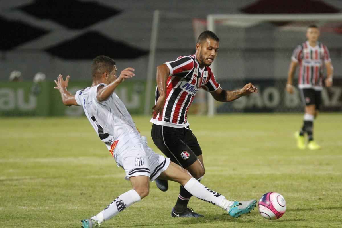 Na etapa complementar, o Santa Cruz caiu de ritmo e a Patativa se imps no jogo, dominando as aes ofensivas. Tanto que chegou ao empate com Lucas Silva, em mais um chute que desviou na marcao e matou o goleiro adversrio na partida.