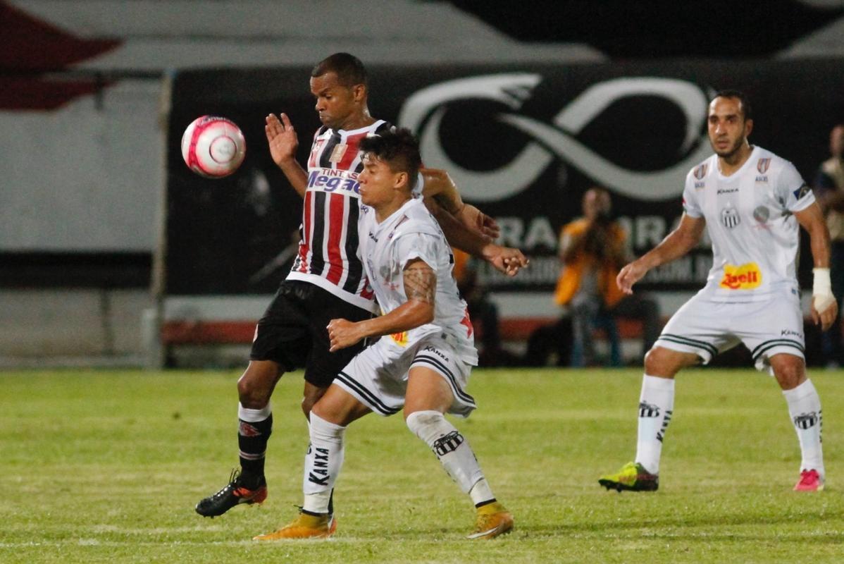 Na etapa complementar, o Santa Cruz caiu de ritmo e a Patativa se imps no jogo, dominando as aes ofensivas. Tanto que chegou ao empate com Lucas Silva, em mais um chute que desviou na marcao e matou o goleiro adversrio na partida.