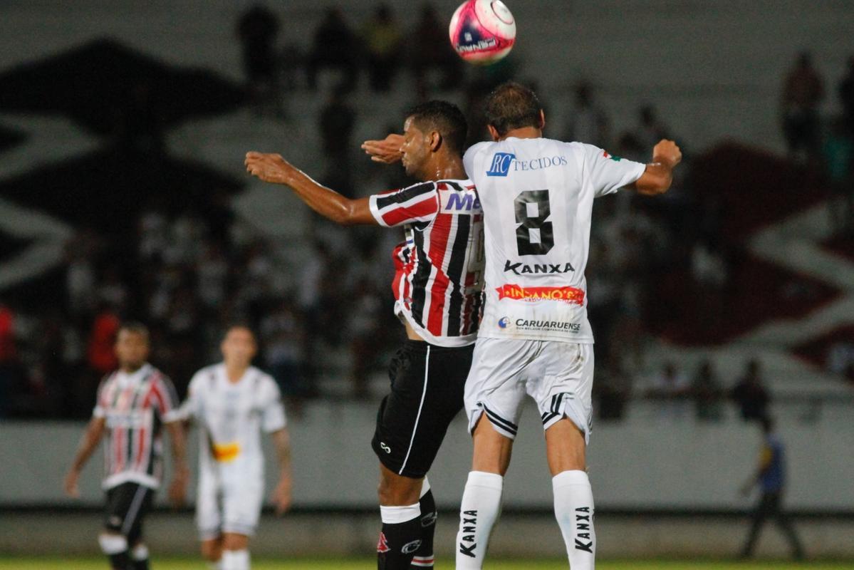 Na etapa complementar, o Santa Cruz caiu de ritmo e a Patativa se imps no jogo, dominando as aes ofensivas. Tanto que chegou ao empate com Lucas Silva, em mais um chute que desviou na marcao e matou o goleiro adversrio na partida.