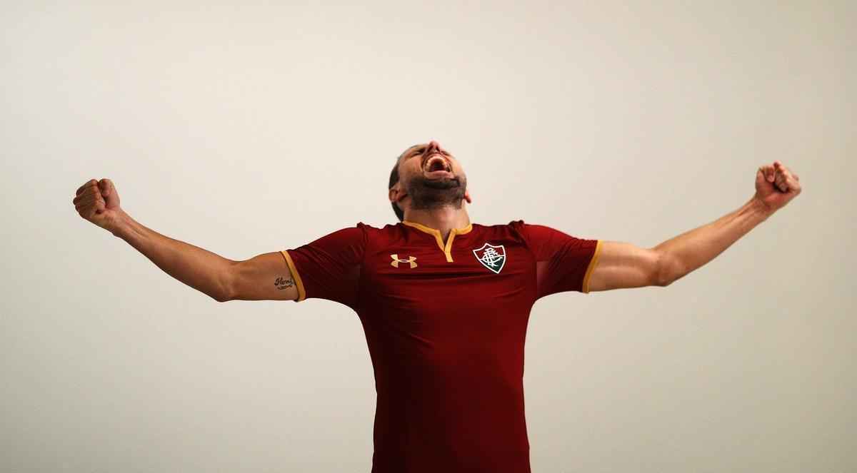 Em 2017, o Fluminense assinou contrato com a Under Armor. O modelo da camisa acima  o Terceiro Oficial e, no site da Armor, est custando R$ 249,90.