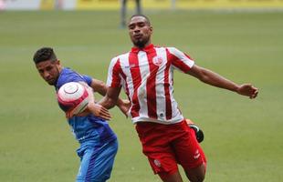 Embalado pela goleada sobre o Sport no clssico, o Nutico enfrentou o Vitria, neste domingo, na Arena de Pernambuco