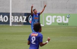 Embalado pela goleada sobre o Sport no clssico, o Nutico enfrentou o Vitria, neste domingo, na Arena de Pernambuco