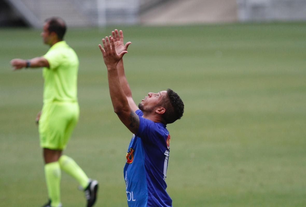 Embalado pela goleada sobre o Sport no clssico, o Nutico enfrentou o Vitria, neste domingo, na Arena de Pernambuco